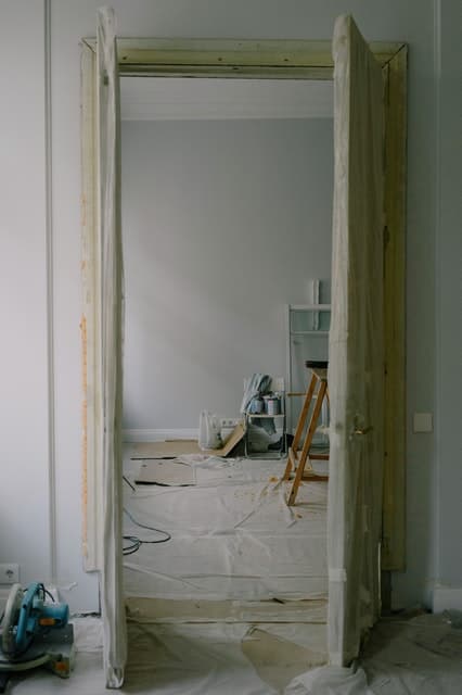 Acheter une maison à rénover : prévoir le délai et le coût des travaux